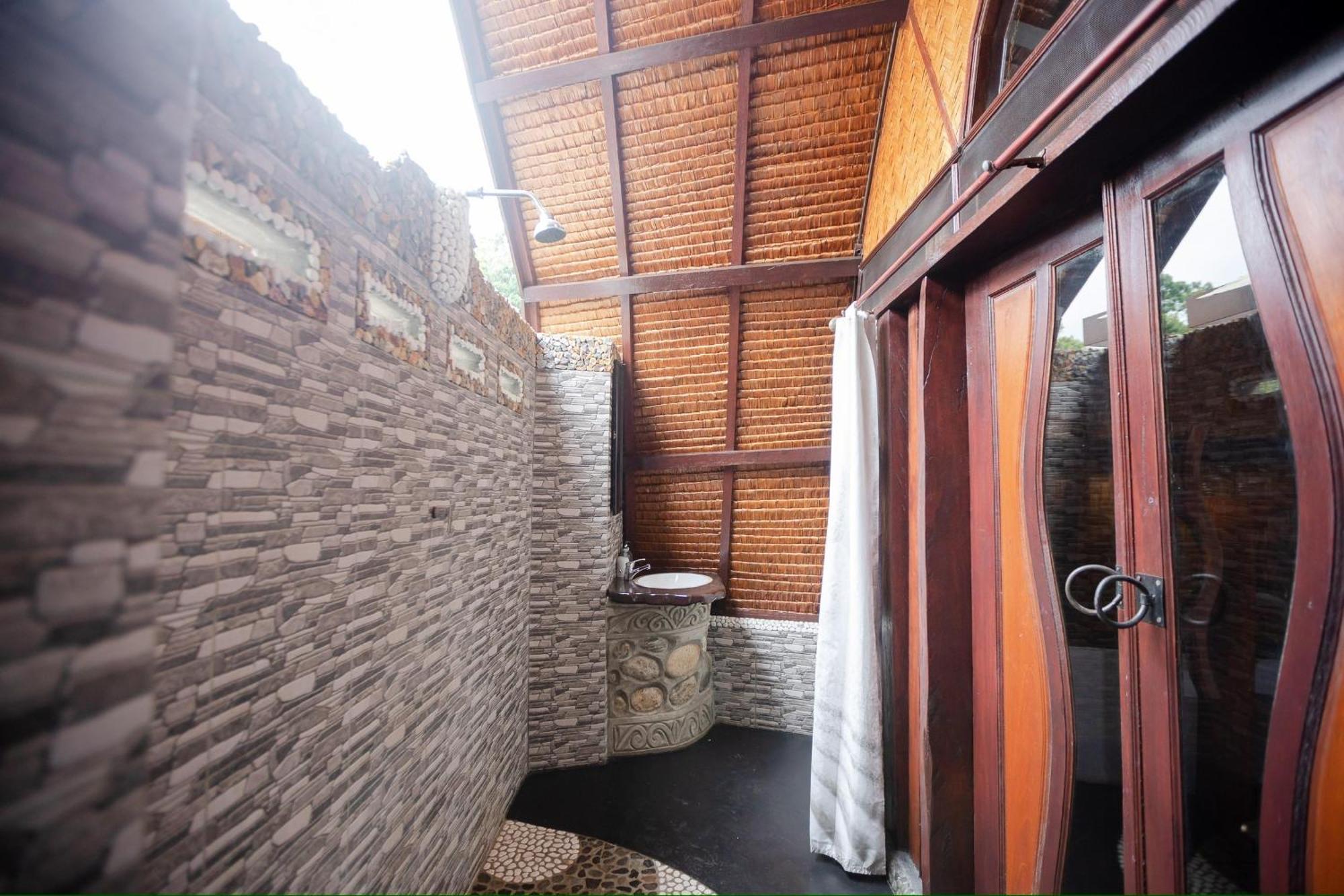 Green Travelodge Bukit Lawang Exterior photo