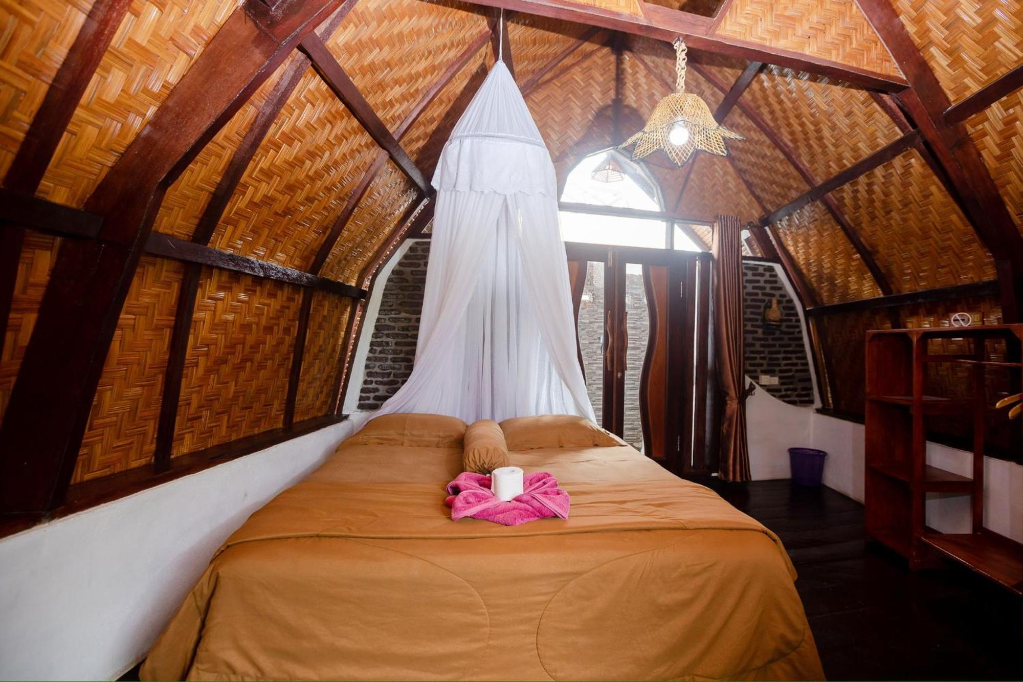 Green Travelodge Bukit Lawang Exterior photo