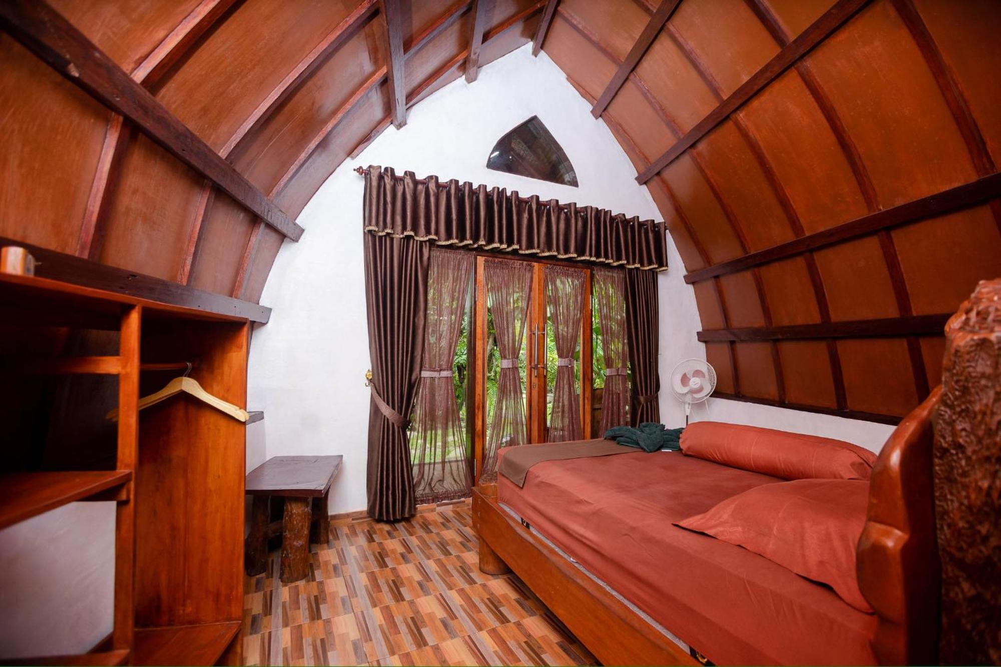 Green Travelodge Bukit Lawang Exterior photo
