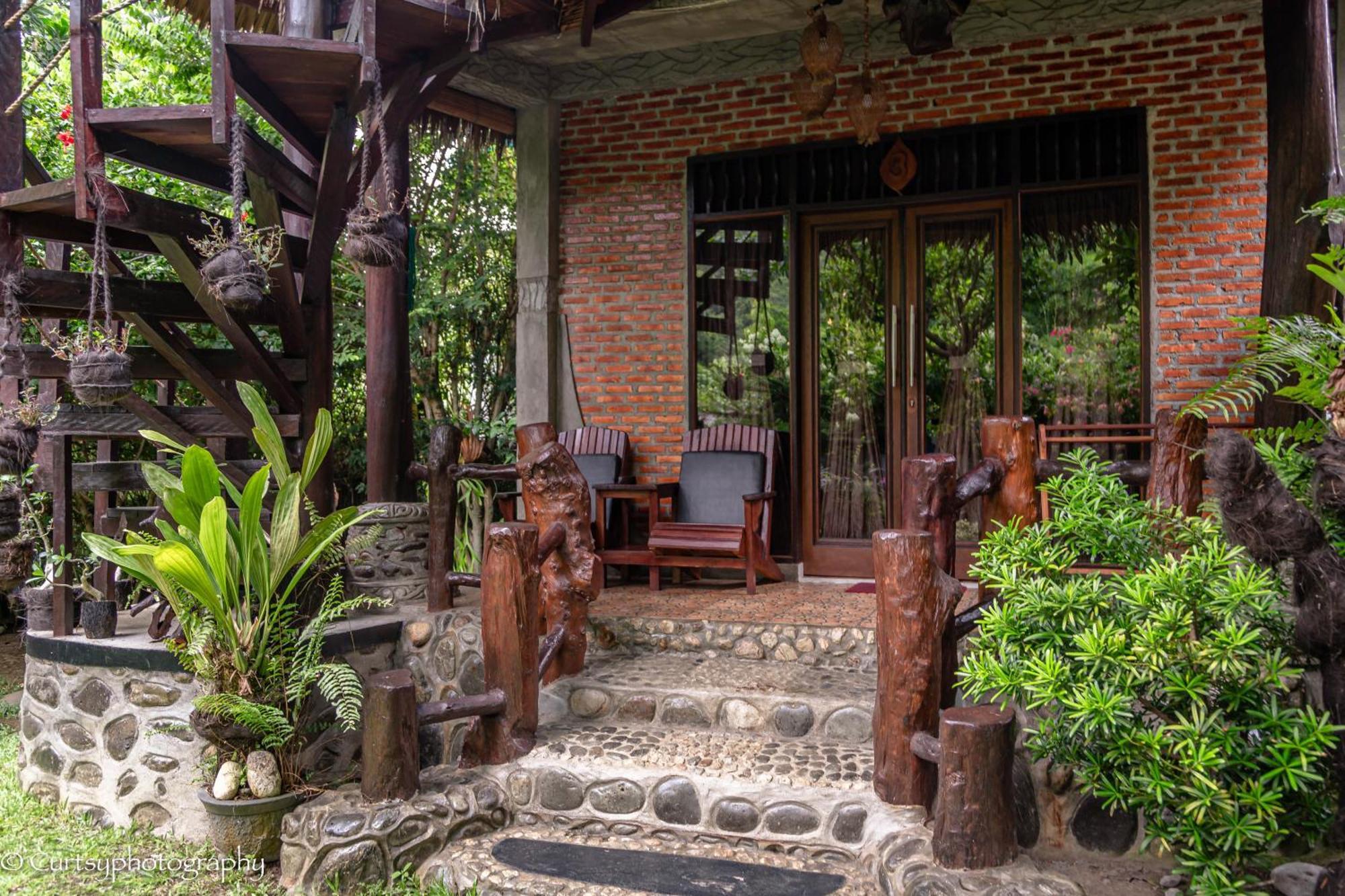 Green Travelodge Bukit Lawang Exterior photo